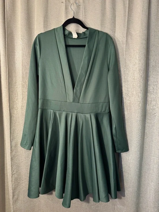 Elle Olive Green V-Neck Long Sleeve Dress - Picture 2 of 6